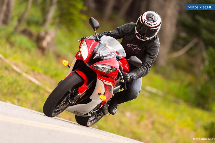 2013-Model-YAMAHA-YZF-R6-005