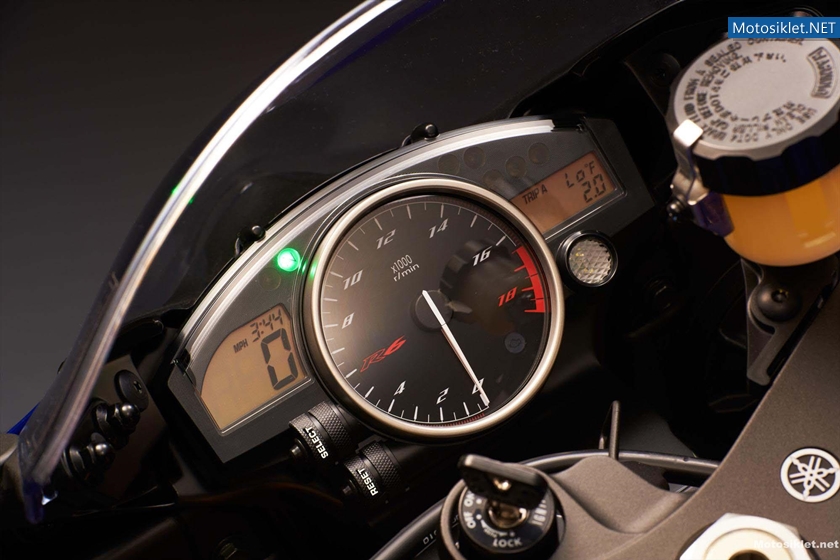 2013-Model-YAMAHA-YZF-R6-006