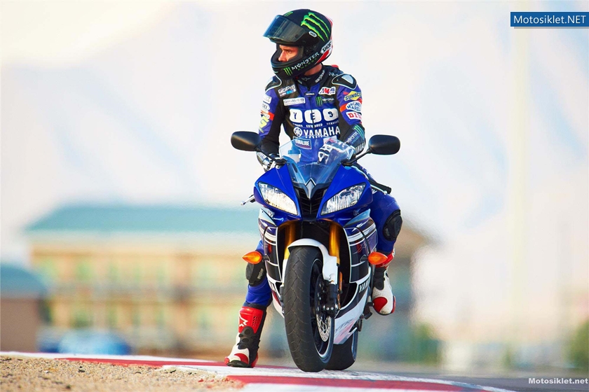 2013-Model-YAMAHA-YZF-R6-010