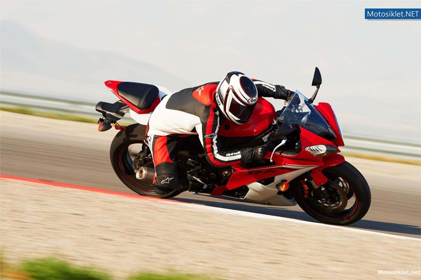 2013-Model-YAMAHA-YZF-R6-014