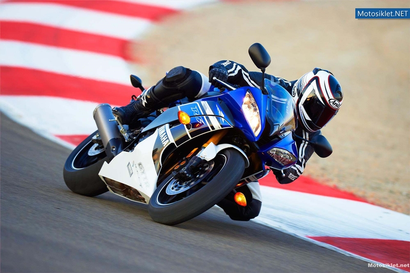 2013-Model-YAMAHA-YZF-R6-021