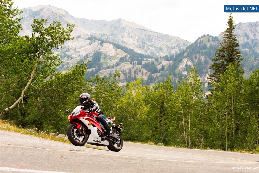 2013-Model-YAMAHA-YZF-R6-023