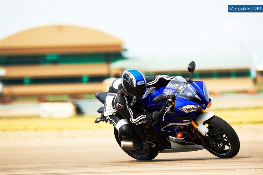 2013-Model-YAMAHA-YZF-R6-031