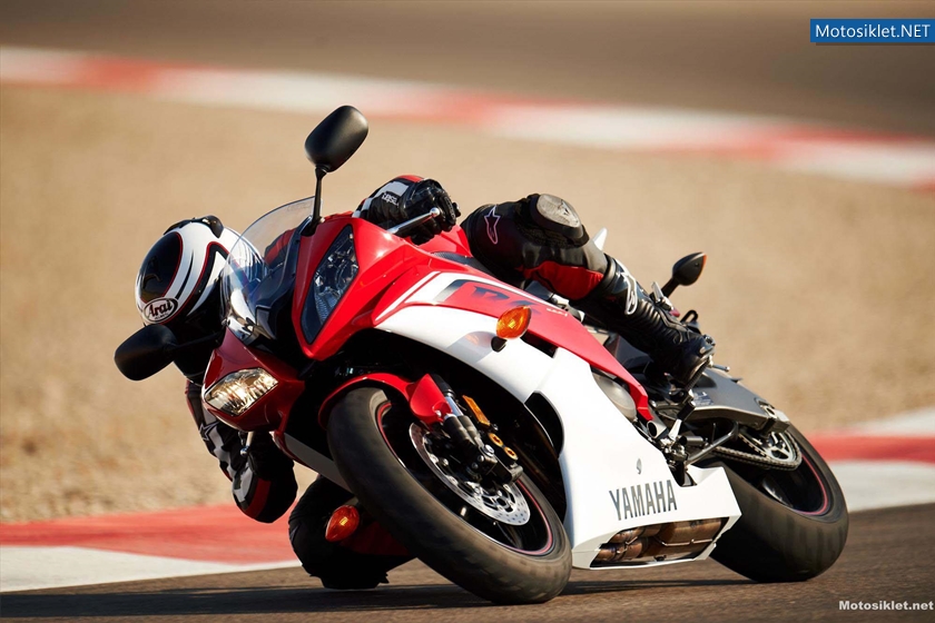 2013-Model-YAMAHA-YZF-R6-032