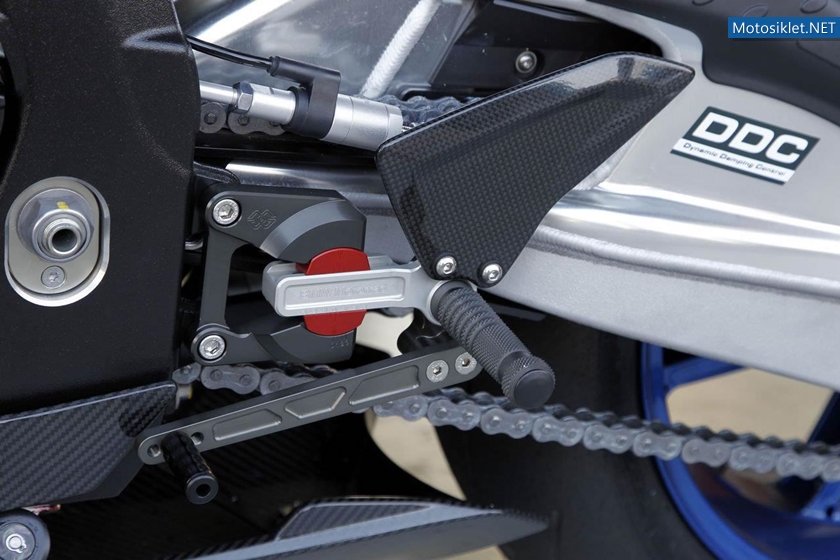 BMW-HP4-2013-Model-010