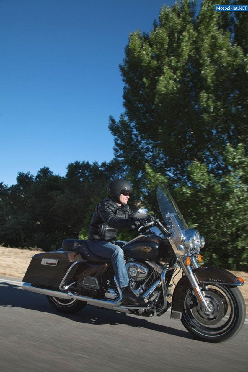 HarleyDavidson-FLHR-RoadKing-2013-Model-001