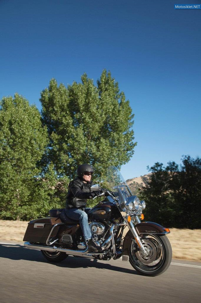 HarleyDavidson-FLHR-RoadKing-2013-Model-002