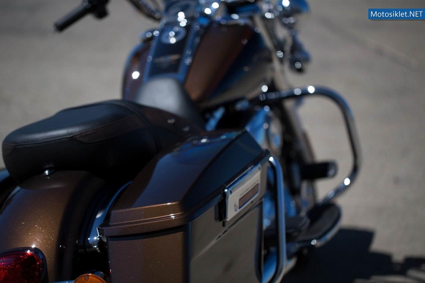 HarleyDavidson-FLHR-RoadKing-2013-Model-007