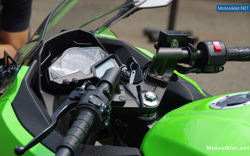 Yeni-KawasakiNinja250R-2013Model-001
