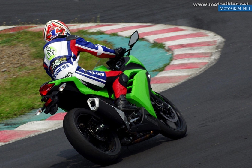 Yeni-KawasakiNinja250R-2013Model-010