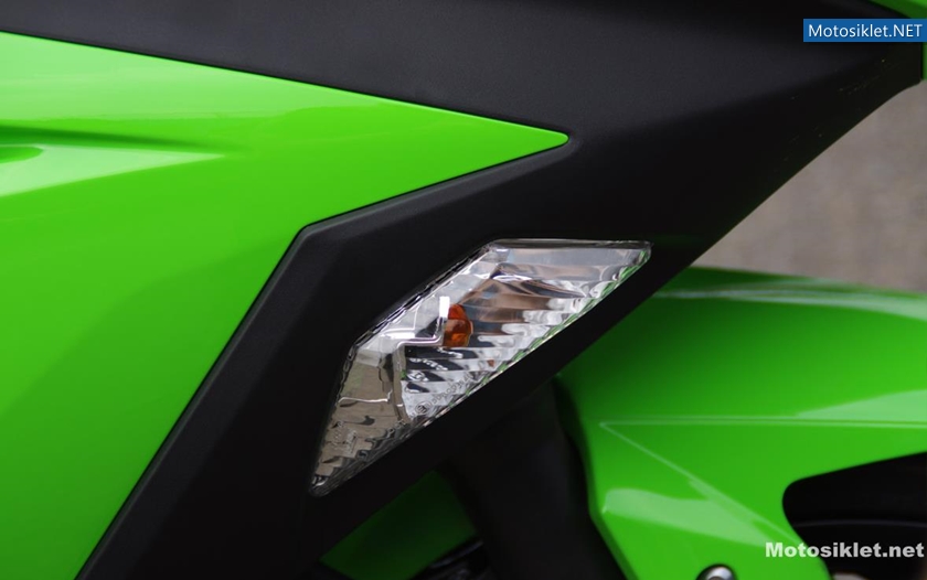 Yeni-KawasakiNinja250R-2013Model-017