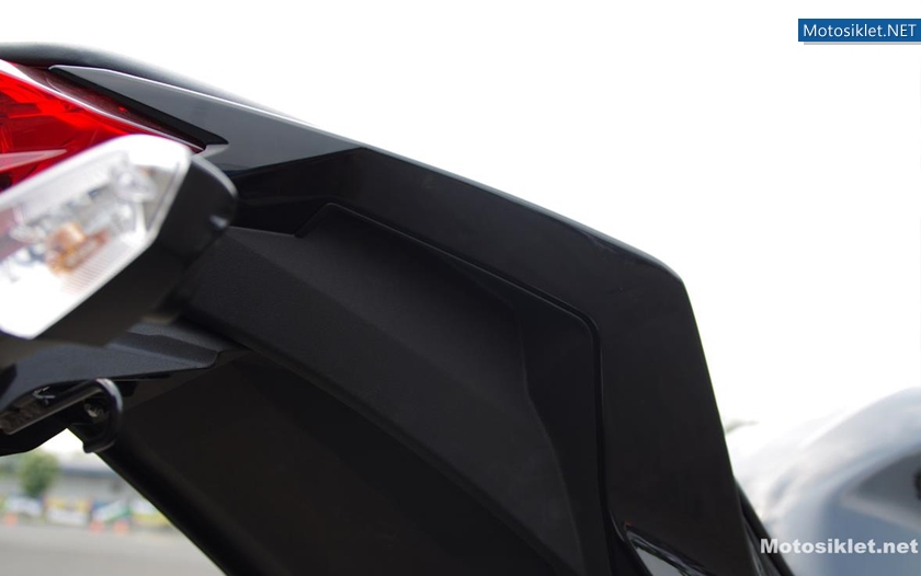 Yeni-KawasakiNinja250R-2013Model-026