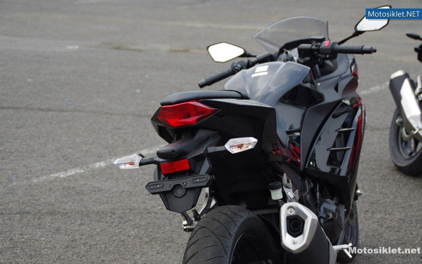 Yeni-KawasakiNinja250R-2013Model-047