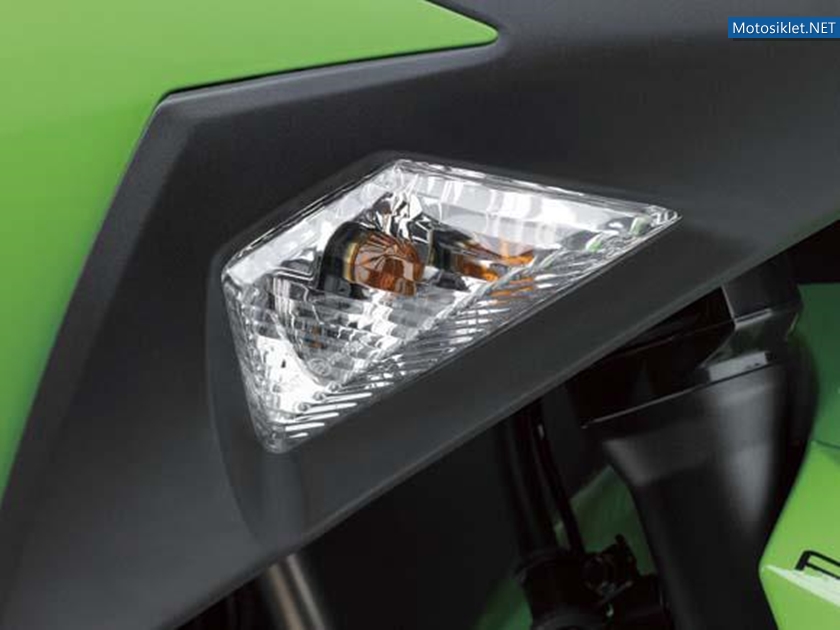 2013-KawasakiNinja-250R-004