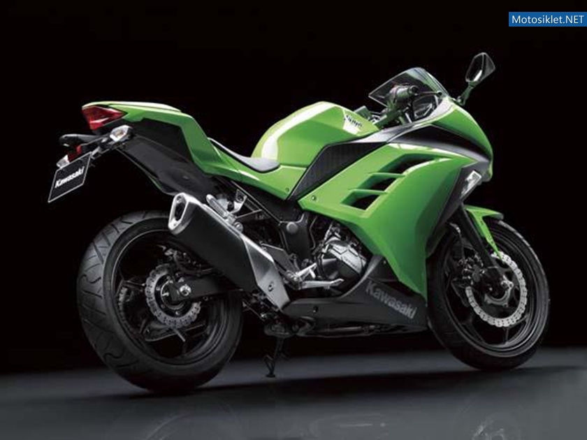 2013-KawasakiNinja-250R-010