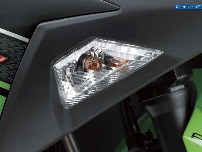 2013-KawasakiNinja-250R-021