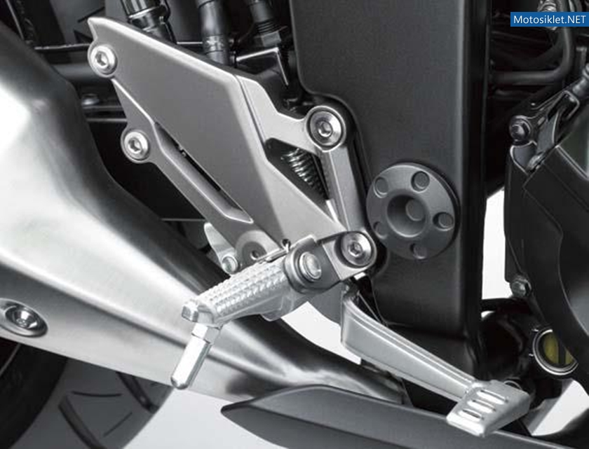 2013-KawasakiNinja-250R-022