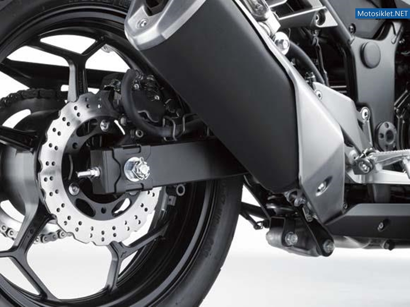 2013-KawasakiNinja-250R-055