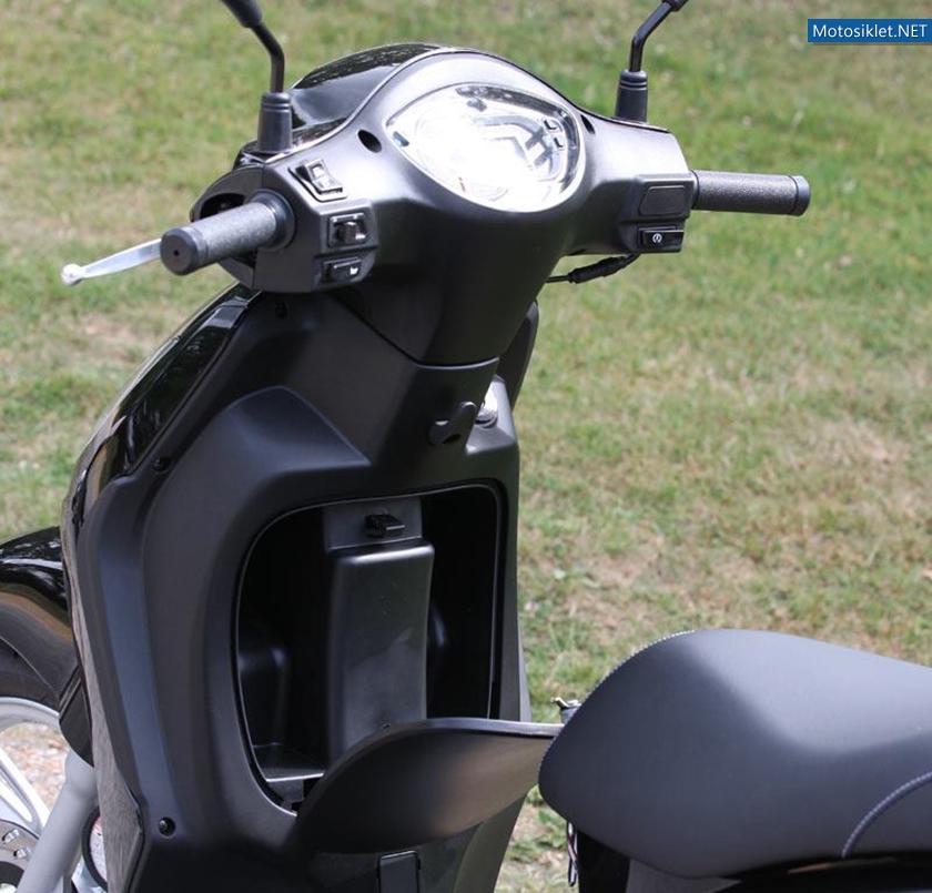Peugeot-Tweet-Scooter-151cc-011