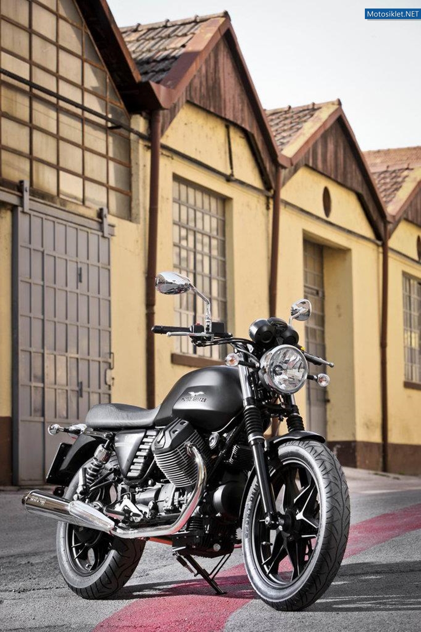 Moto-Guzzi-V7-Stone-2012-001