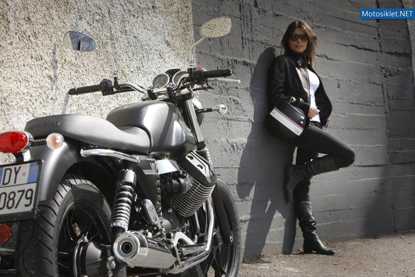 Moto-Guzzi-V7-Stone-2012-014