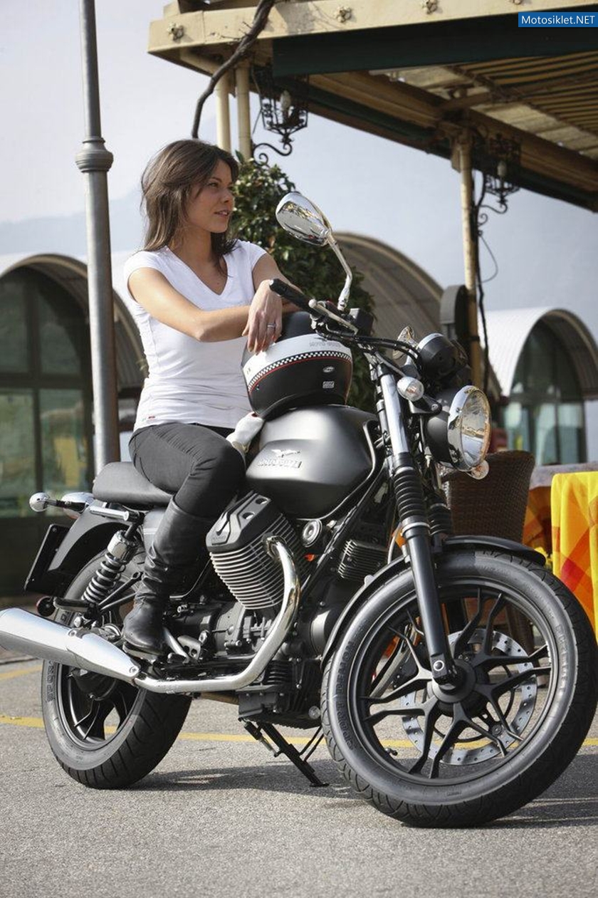 Moto-Guzzi-V7-Stone-2012-015