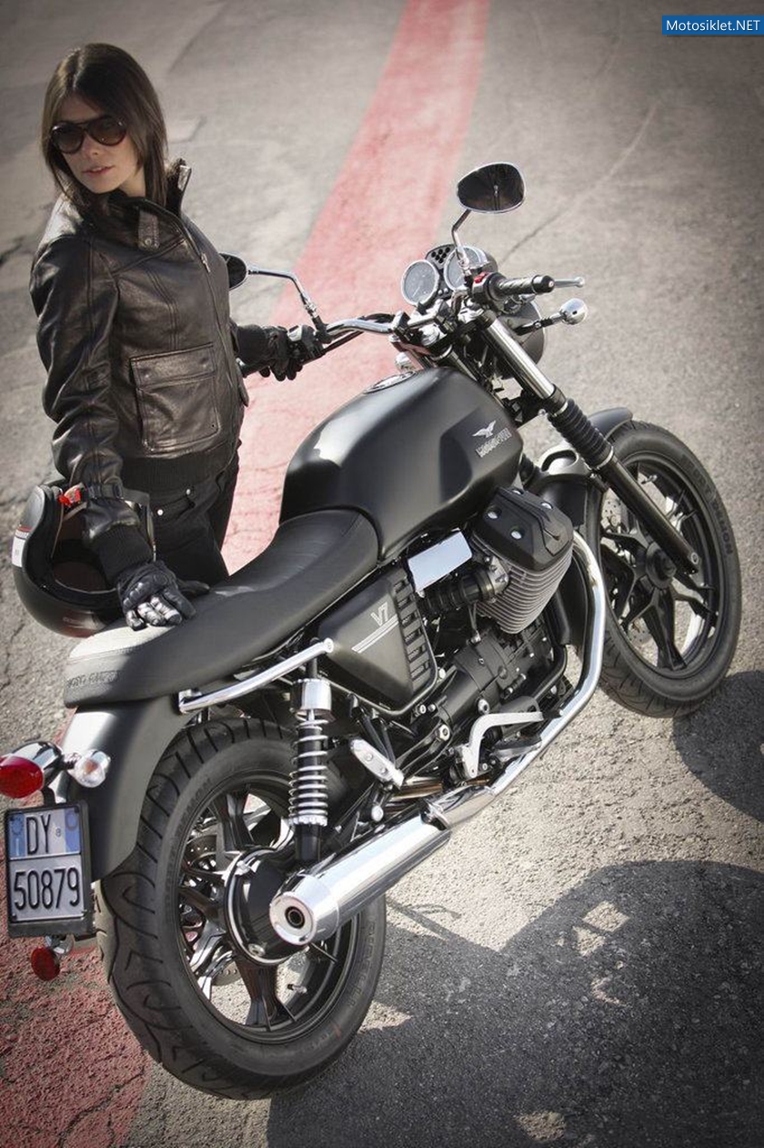 Moto-Guzzi-V7-Stone-2012-019