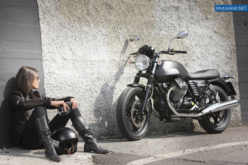 Moto-Guzzi-V7-Stone-2012-021