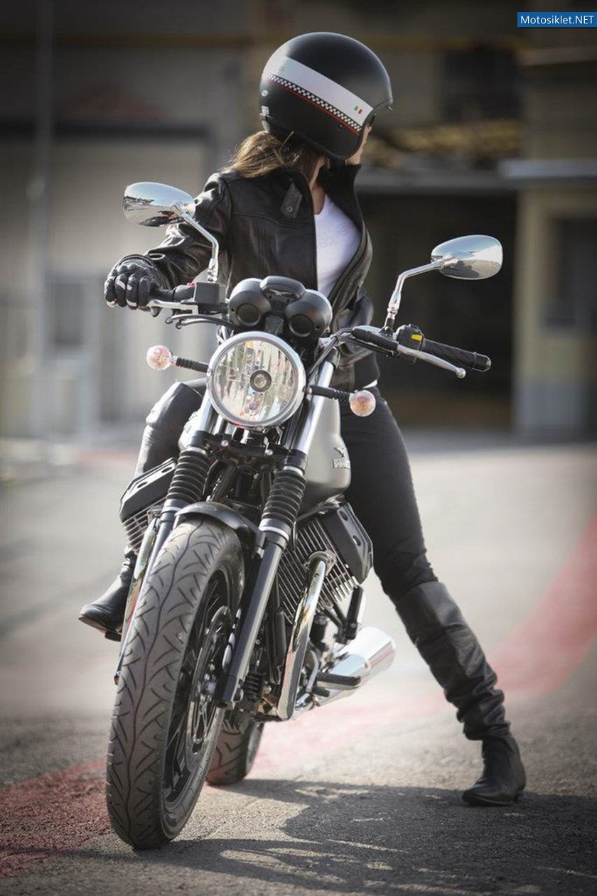 Moto-Guzzi-V7-Stone-2012-022