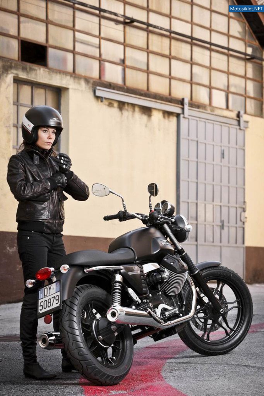 Moto-Guzzi-V7-Stone-2012-024