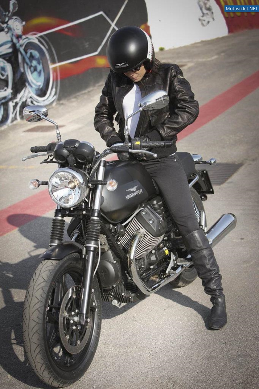 Moto-Guzzi-V7-Stone-2012-034