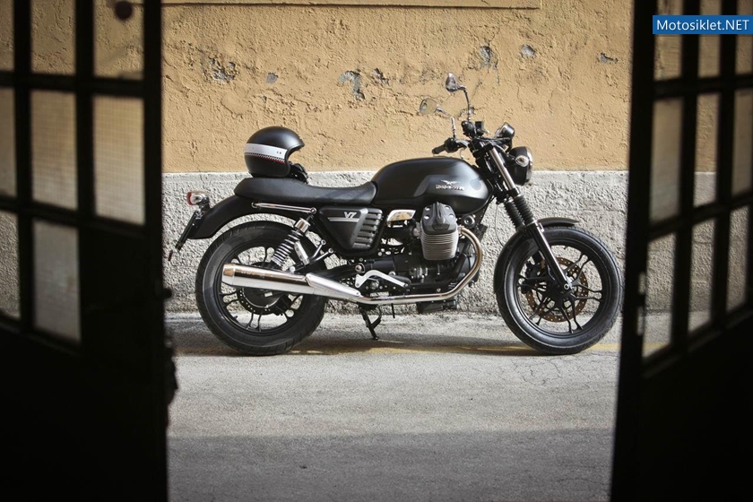 Moto-Guzzi-V7-Stone-2012-036