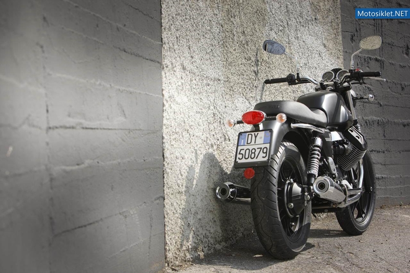 Moto-Guzzi-V7-Stone-2012-038