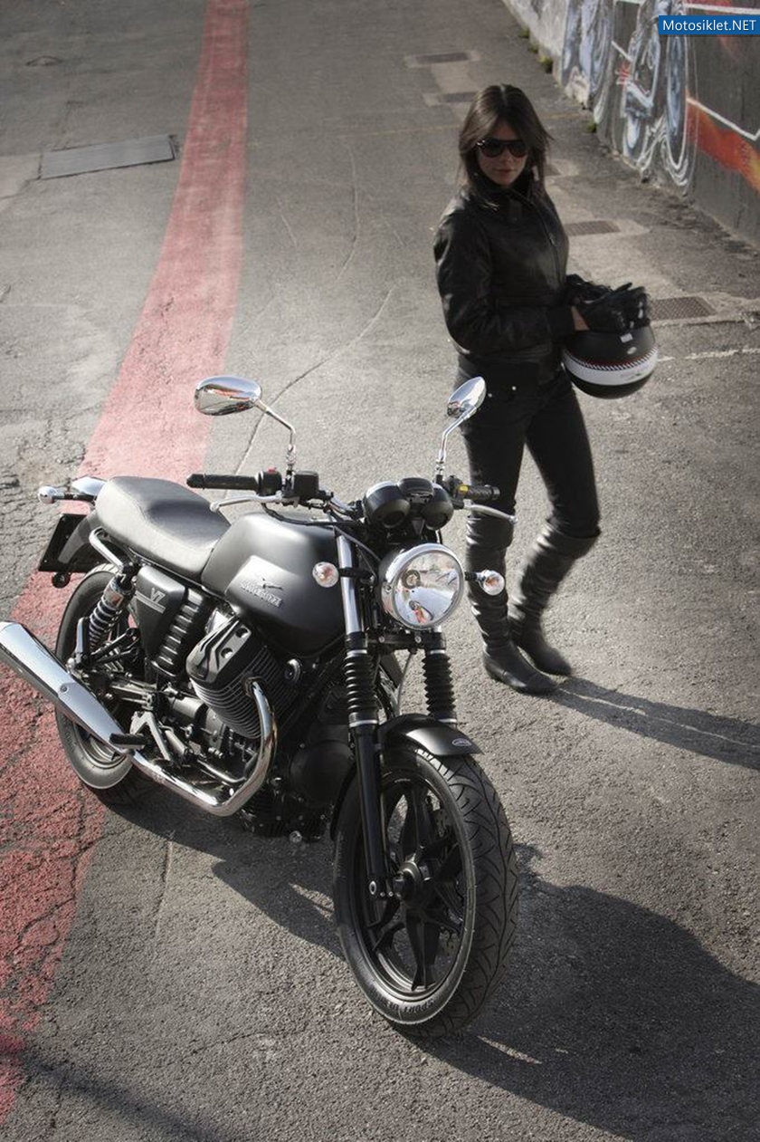 Moto-Guzzi-V7-Stone-2012-039