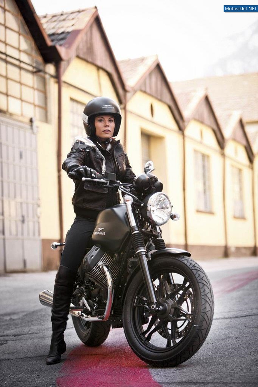 Moto-Guzzi-V7-Stone-2012-049