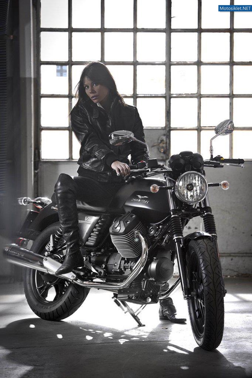 Moto-Guzzi-V7-Stone-2012-052