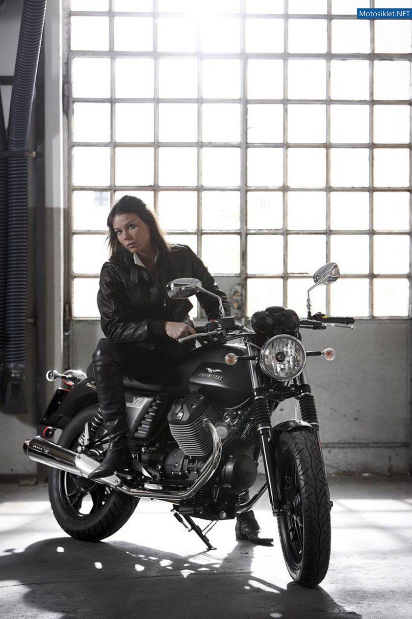 Moto-Guzzi-V7-Stone-2012-057