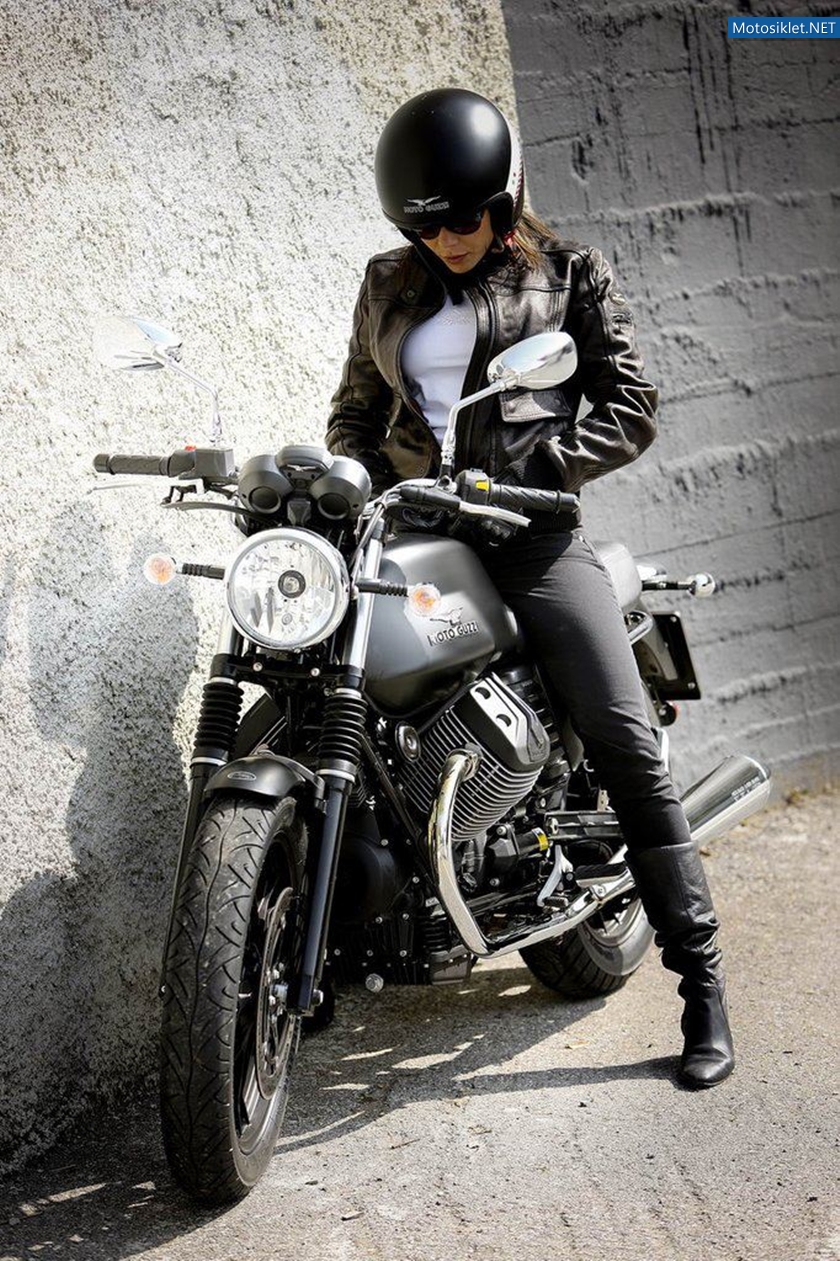 Moto-Guzzi-V7-Stone-2012-058