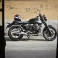 Moto-Guzzi-V7-Stone-2012-036