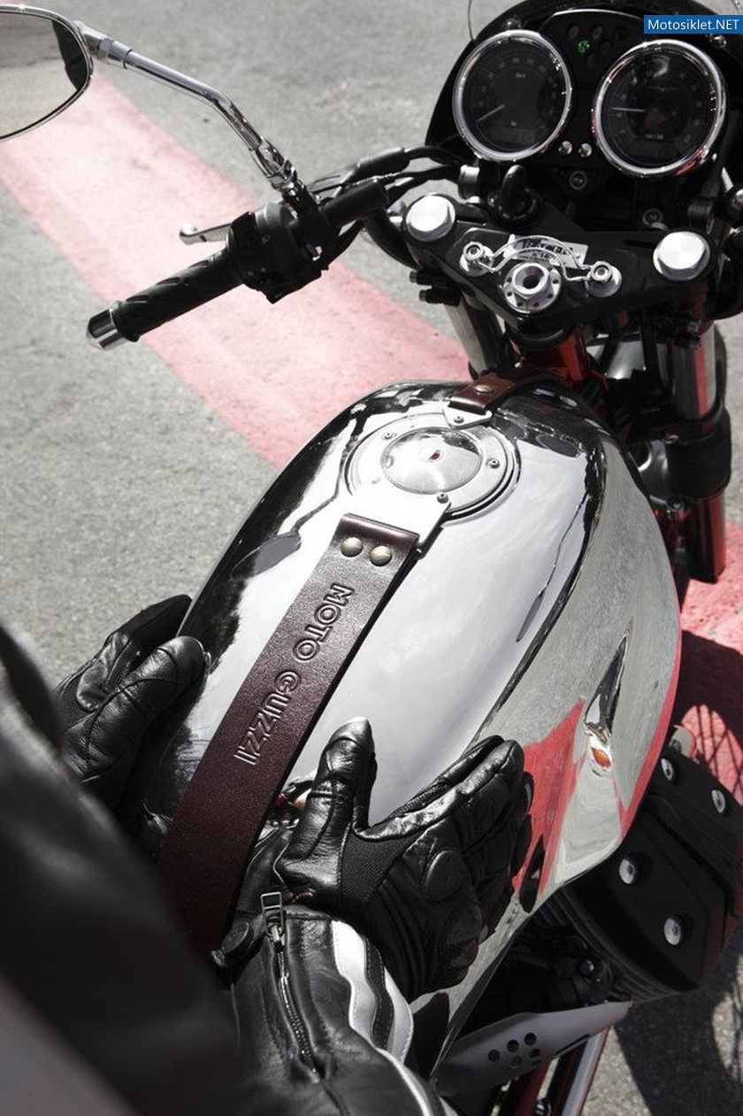 Moto-GuzziV7-Racer-2012-015