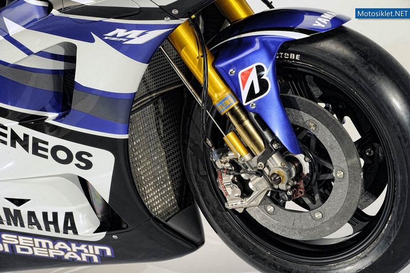 Yamaha-YZRM1-MotoGP-2012-003