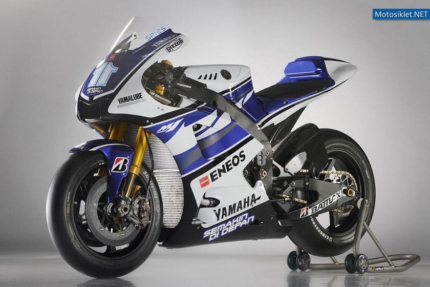 Yamaha-YZRM1-MotoGP-2012-007