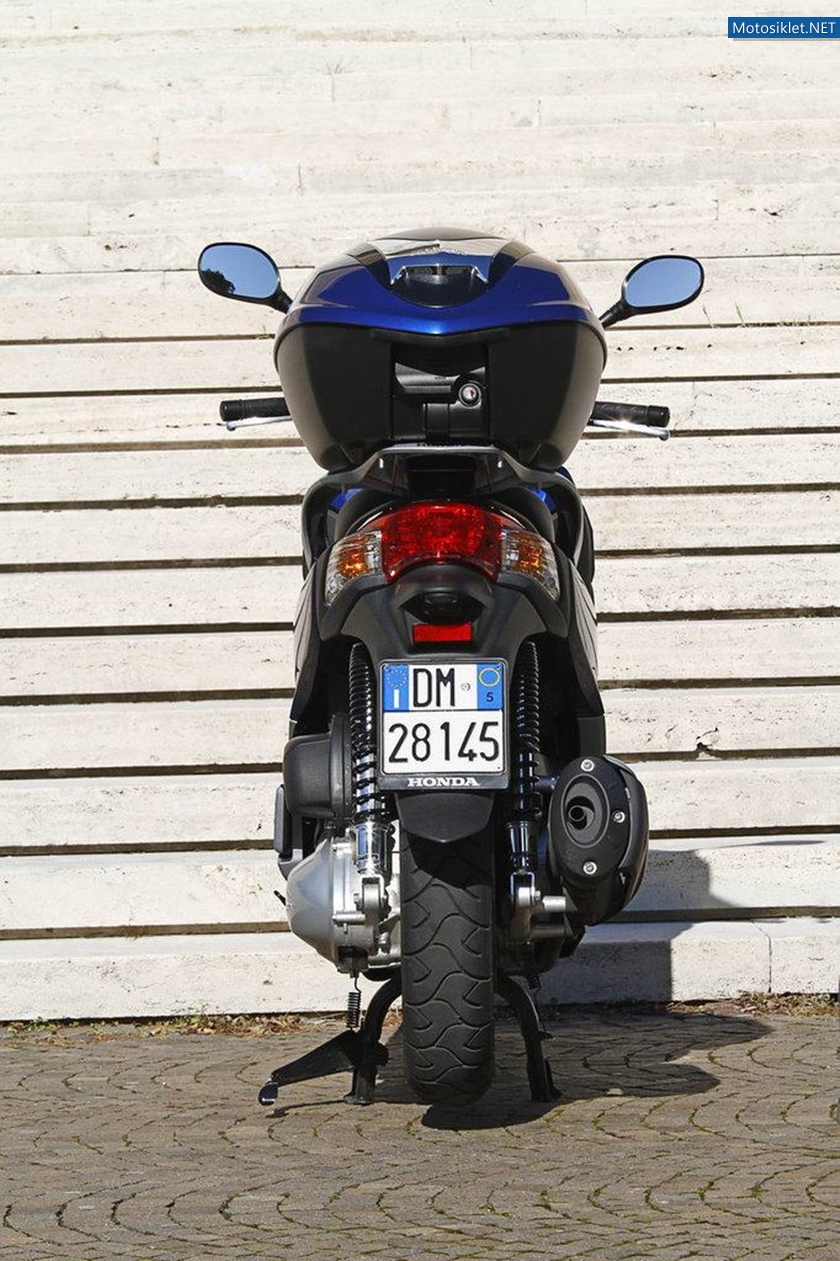 PiaggioBeverlySportTourer-350-Vs-HondaSH300i-005