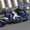PiaggioBeverlySportTourer-350-Vs-HondaSH300i-001
