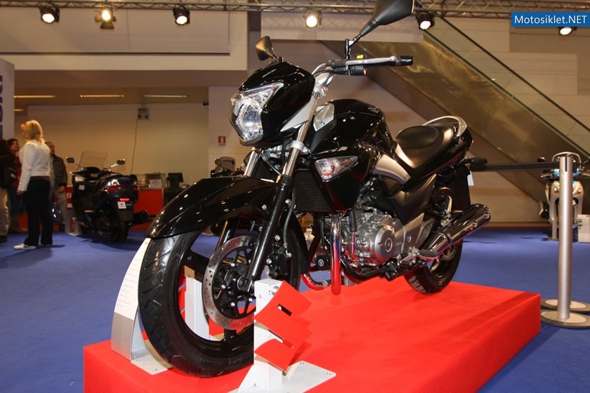 SuzukiInazuma250-009