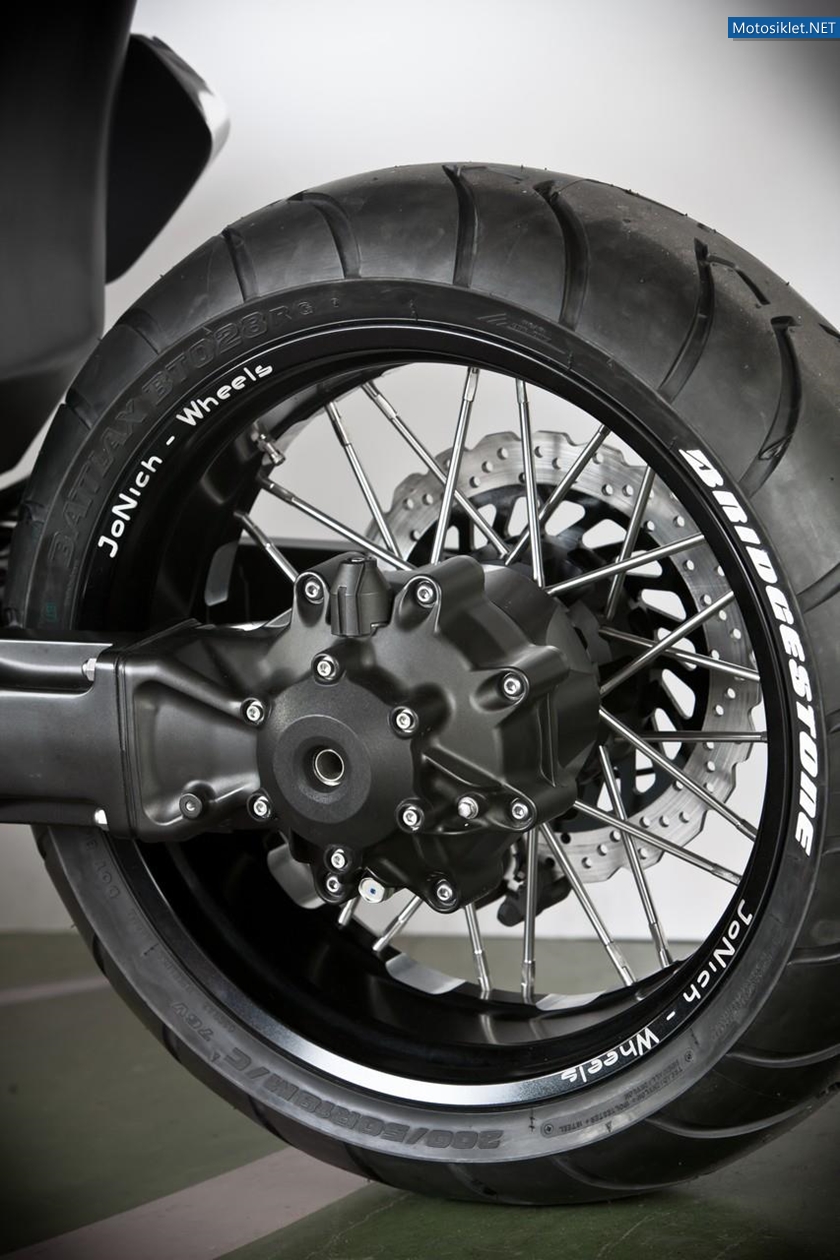 Yamaha-Vmax-Hyper-byAbnormalCycles-001