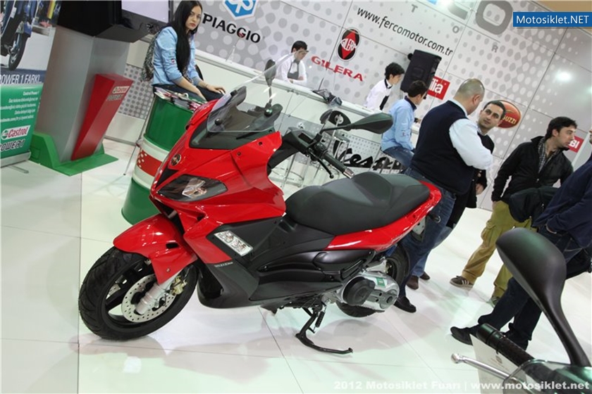 2012-MotosikletFuari-Aprilia-Vespa-Gilera-MotoGuzziStandi-003