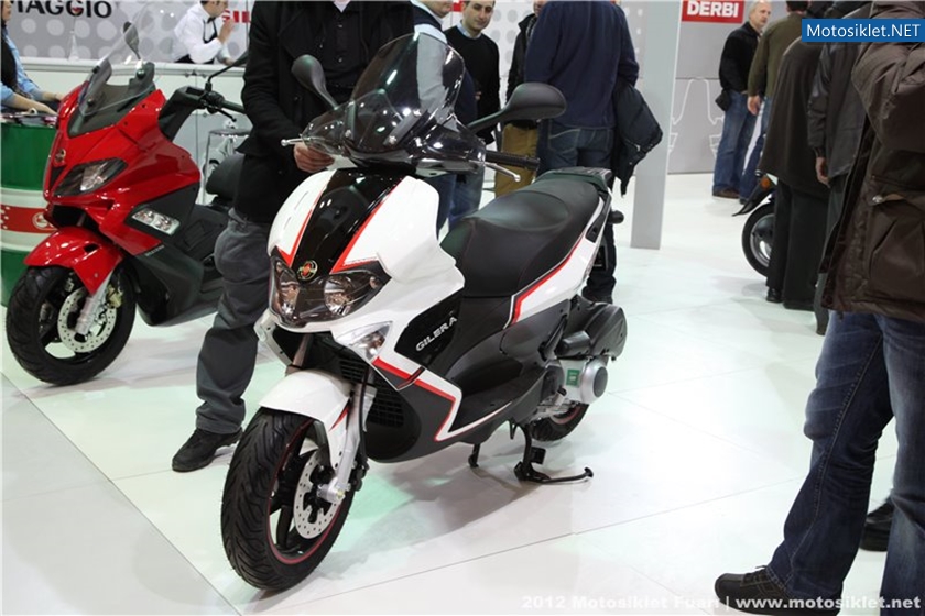 2012-MotosikletFuari-Aprilia-Vespa-Gilera-MotoGuzziStandi-007