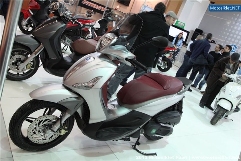 2012-MotosikletFuari-Aprilia-Vespa-Gilera-MotoGuzziStandi-010