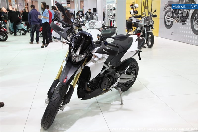2012-MotosikletFuari-Aprilia-Vespa-Gilera-MotoGuzziStandi-019